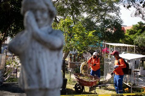 Regresa El D A De Todos Los Santos A Los Panteones Vota Quer Taro