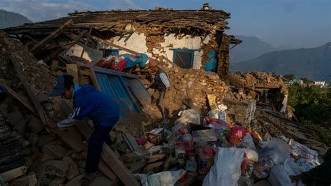 Korban Tewas Akibat Gempa Nepal Jadi 157 Orang Bantuan Terhambat