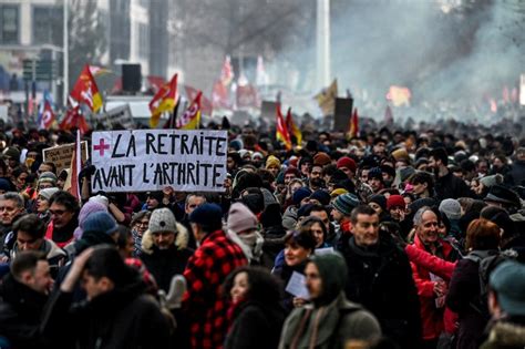 Mais De Um Milhão De Pessoas Vão às Ruas Na França Contra A Reforma Da Previdência Veja Imagens