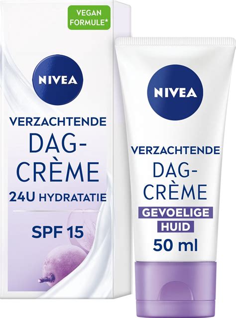 NIVEA Essentials Sensitive Dagcrème SPF 15 50 ml bol