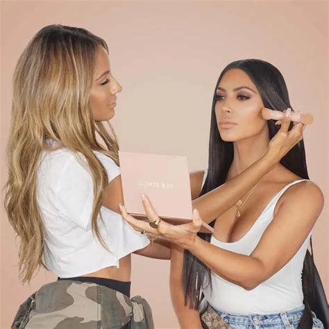 KKW Beauty Voici à quoi ressemblent les nouveaux highlighters de Kim