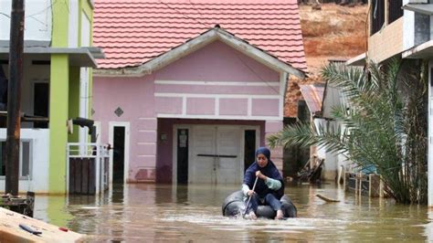 Sebulan Tak Kunjung Surut Banjir Di Perumahan Griya Permata Asri