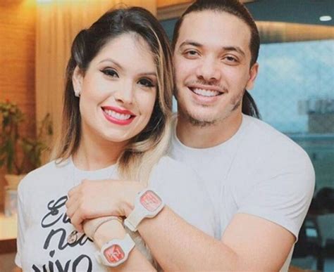 Wesley Safadão está dormindo na casa da mãe após brigar atual