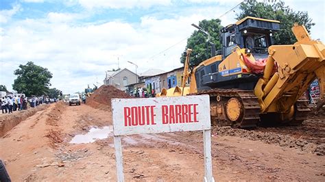 Route Mbuji Mayi Kananga En séjour en Rdc le DG de Samcrete très