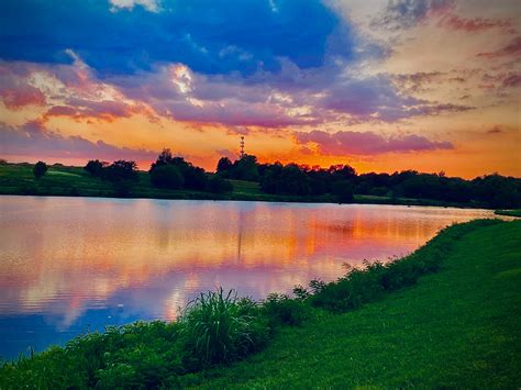 Nothing beats a Kansas sunset in fall : r/naturephotography