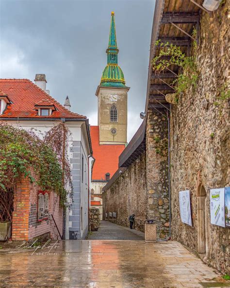 Solve Na městských hradbách v Bratislavě On the city walls in