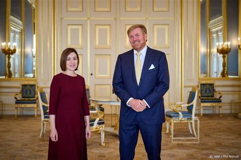 Koning Willem Alexander ontvangt president Moldavië op paleis Vorsten