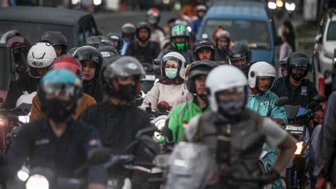 Pemudik Mulai Lewati Jalur Puncak Bogor Foto Tempo Co