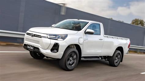 Toyota Hilux Revo BEV la versión eléctrica de la pick up inicia