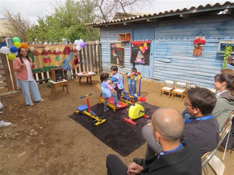 Jardín infantil JUNJI recibe maquinas de ejercicios de parte del