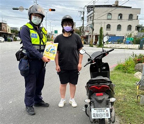 微型電動二輪車新法上路首日 新城警員加強執法及宣導 亞太新聞網 Ata News