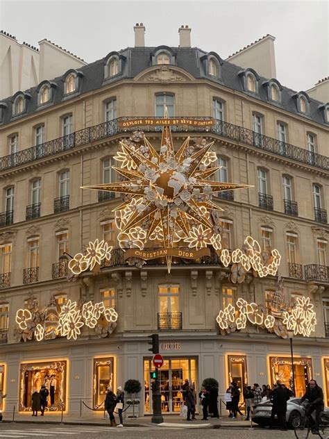 Dior Avenue Montaigne Fa Ade Maison Noel