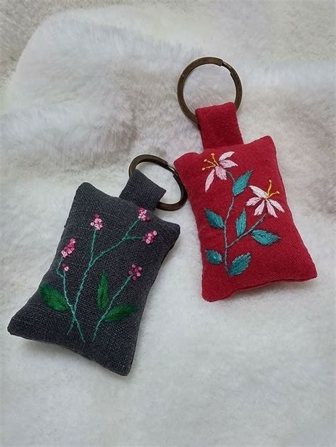 Pin On Dessin Sur Verre Felt Embroidery Embroidery Bags Sewing Crafts