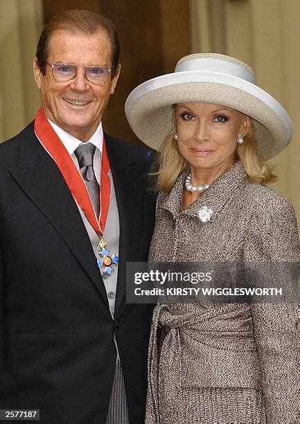 Roger Moore Wife Photos and Premium High Res Pictures - Getty Images