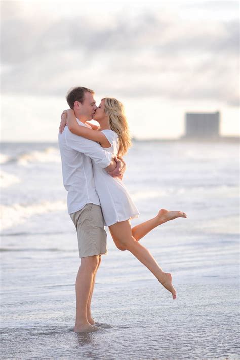 20 Breathtaking Engagement Poses Weddingchicks Beach Pictures Poses