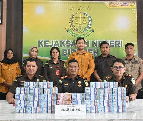 Kejari Bireuen Eksekusi Pembayaran Uang Pengganti Rp 1 8 Miliar Dari