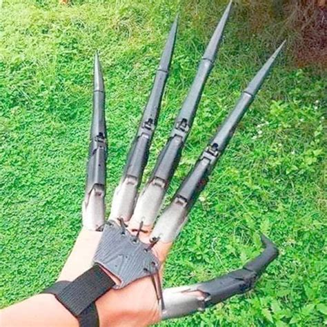 three finger claw strike 9