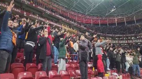 Galatasaray taraftarı penaltı bekledi Oyun devam edince çıldırdılar