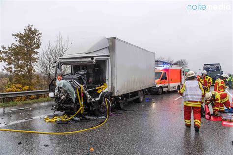 Vollsperrung Der A Nach Schwerem Lkw Unfall Zwischen Flensburg Und