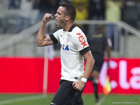 Corinthians Anuncia Retorno Do Meio Campista Renato Augusto Jovem Pan