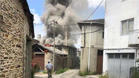 Un Incendio Calcina Una Casa Unifamiliar Deshabitada En Salcedo