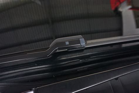 Alasan Mengapa Sedan Tidak Punya Wiper Belakang