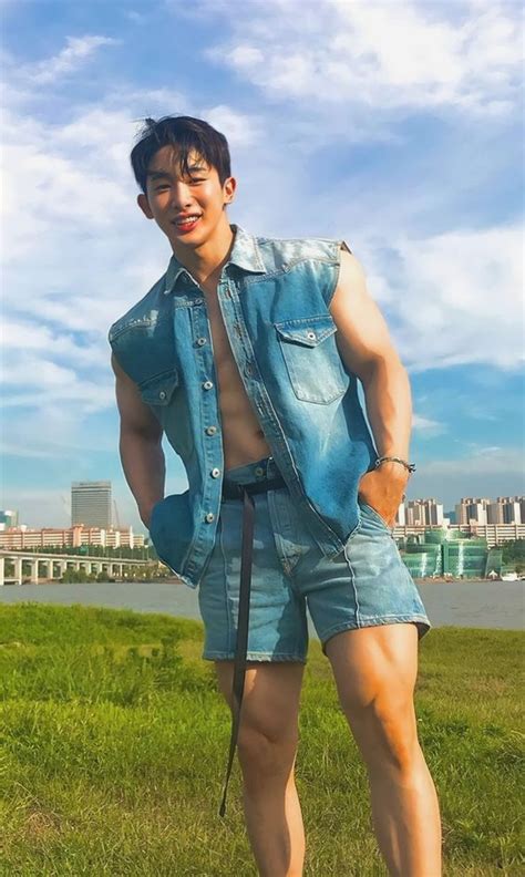 Pin De Kandimatrixxx En Wonho Estilo De Ropa Hombre Ropa De Hombre