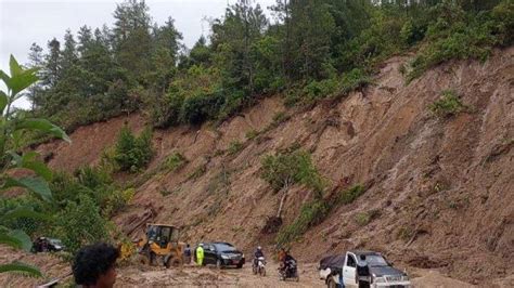 Sempat Tertutup Longsor Jalur Mamuju Mamasa Kini Sudah Terbuka Lagi