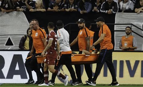 Gustavo Silva rompe ligamento do joelho e só volta ao Corinthians em