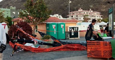 El Viento Derriba La Pantalla Del Kil Metro Vertical En El Puerto De