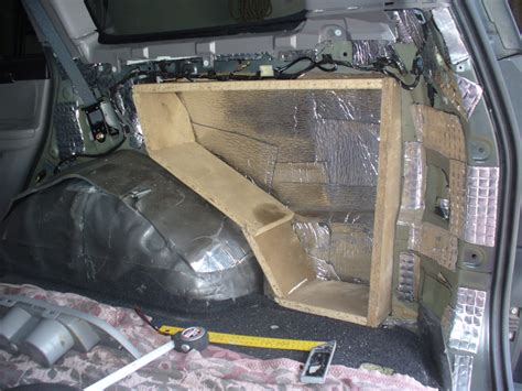 Сабвуфер в заднее правое крыло Mitsubishi Pajero Sport . — Mitsubishi ...