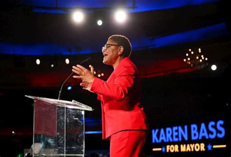 Los Angeles Karen Bass prima donna eletta sindaco della città