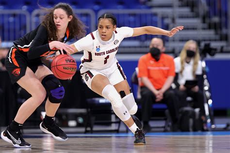 March Madness 2021: Great photo from each women's NCAA tournament game