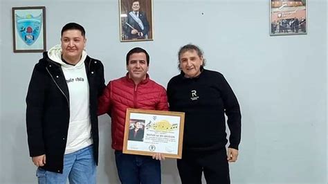 Bonifacio Hoyos recibió una distinción por sus 40 años de trayectoria