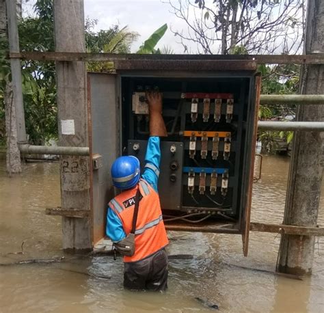 Upaya Pln Amankan Aset Kelistrikan Saat Banjir Di Kabupaten Kapuas