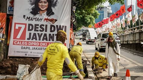 Sampah Visual Baliho Politik Jelang Pemilu