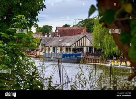 The River Dee At Chester The Boathouse Pub Restaurant Stock Photo Alamy