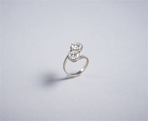 Anello In Oro Bianco 18 Kt Con 2 Due Diamanti Taglio Brillante