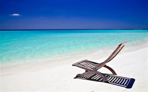 Les Fonds D Cran Chaise Longue En Bois Noir Sur La Plage Pendant La