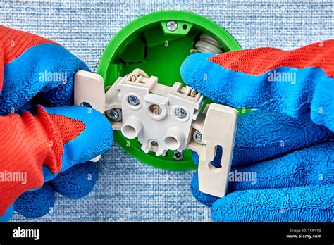 how to fix loose outlet