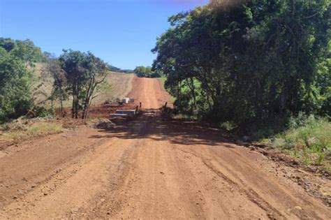Via Rural Não Pavimentada - Pavimentação de estrada rural de quase 6 km beneficia agricultura ...