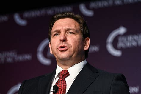 What Is Florida Gov Ron Desantis Immigration Relocation Program Heres What You Need To Know