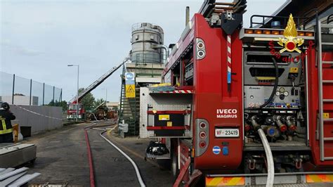 Incendio Imola Fiamme In Una Falegnameria Video