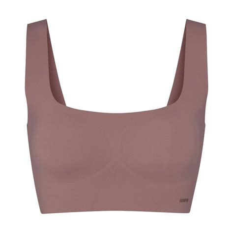 Kim Kardashian Models Skims Naked Collection Scoop Tank PS Fashion