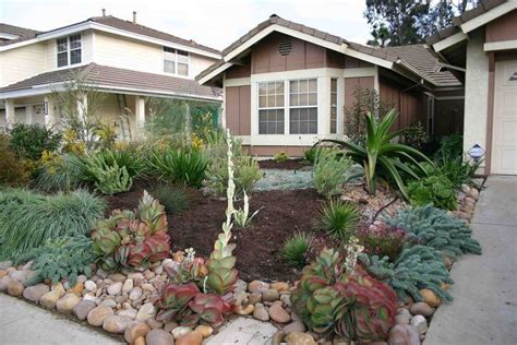 35 Popular Xeriscape Landscape Ideas For Your Front Yard - MAGZHOUSE