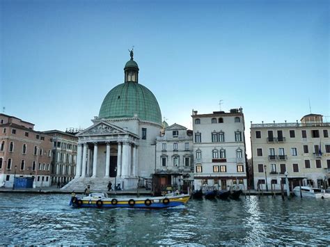 La salida de la estación de trenes Venecia Italia By morrissey