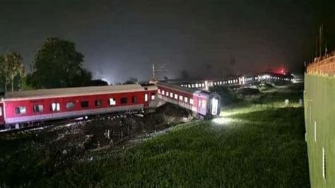 Bihar Train Accident North East Express Derails Near Buxar 4 Dead 70