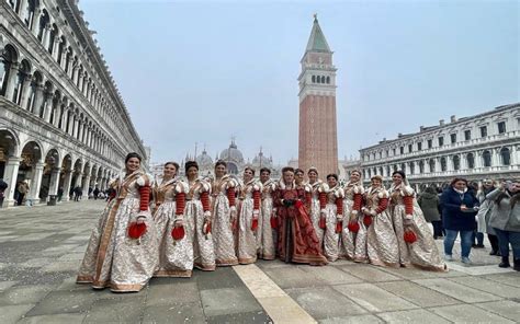 Le Marie Al Carnevale Di Venezia Feb