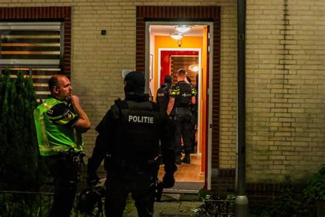 Veel Politie Op De Been Na Vuurwapenmelding Inval In Woning In