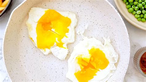 Fried Eggs Without Oil Or Water Over Easy Feast Glorious Feast